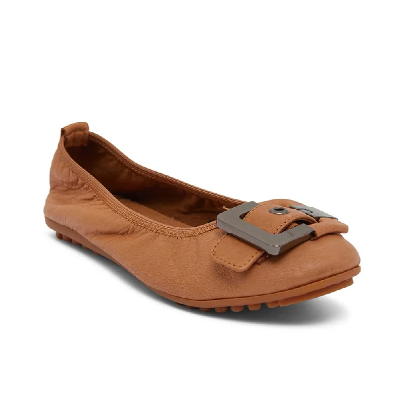 Pentagon Flat in Tan Leather