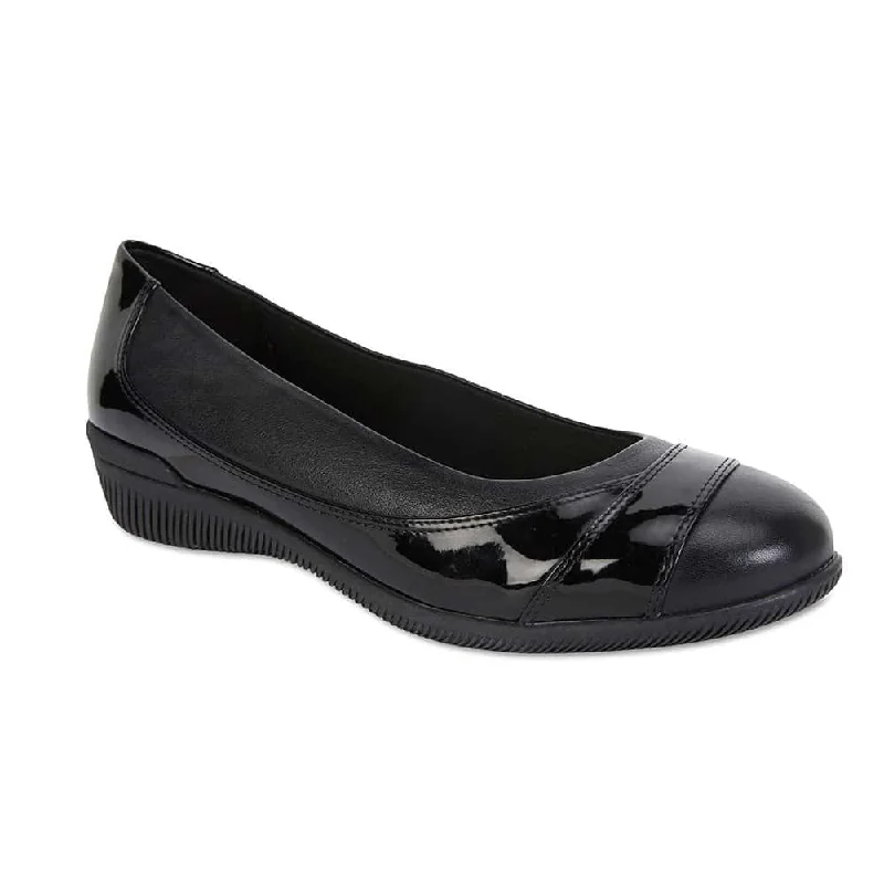 Virgo Flat in Black Patent